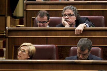 Los diputados de ERC y de UPyD escuchan la intervención del presidente del Gobierno.