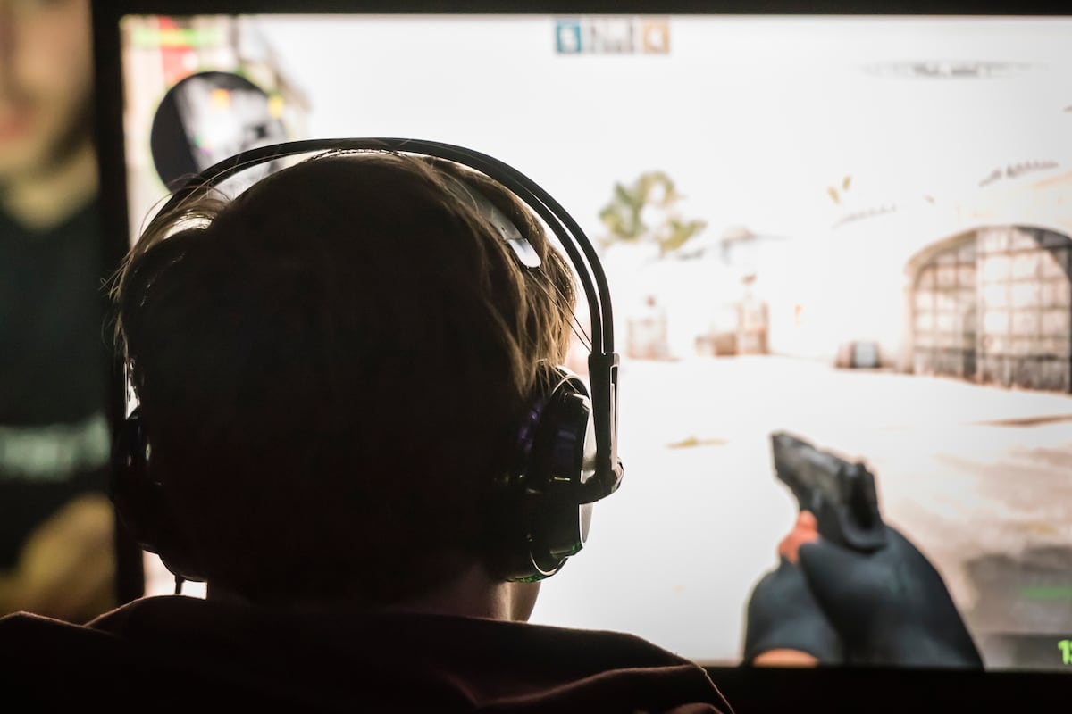 Los grupos extremistas de ultraderecha utilizan plataformas de videojuegos para captar a jóvenes y radicalizarlos