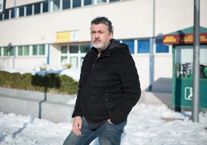 Julio García, en la oficina del CAISS de Getafe.