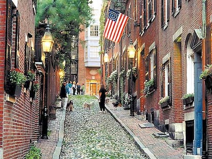 La calle Arcon, en el barrio de Beacon Hill, una de las zonas residenciales de Boston a finales del siglo XVIII y durante gran parte del XIX.