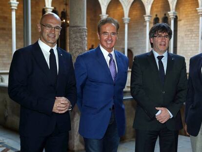 Romeva y Puigdemont junto los congresistas norteamericanos, Dana Rohrabacher y Brian Higgins.