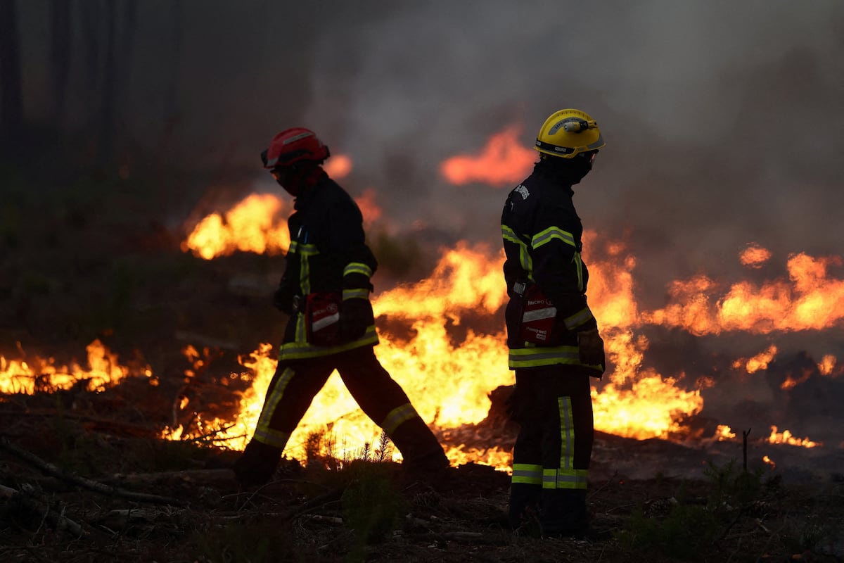 El fuego del suroeste de Francia gana terreno y obliga a nuevas evacuaciones masivas