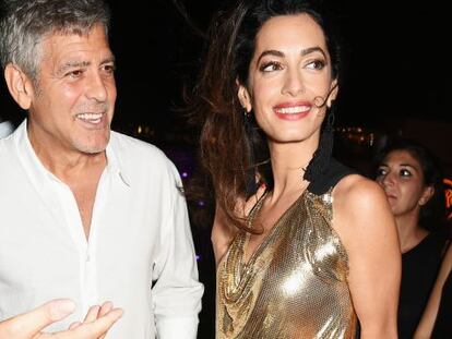 George Clooney y su mujer Amal Clooney en la fiesta del lanzamiento de su tequila Casamigos, en Ibiza.