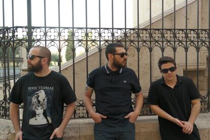 Nega y Toni el Sucio, que forman Los Chikos del Maíz, y el DJ Bokab.