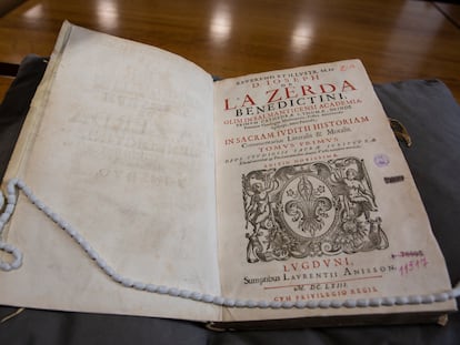 Primer de tomo de la obra 'In sacram Iudith historiam commentarius litteralis & moralis', de 1663, uno de los cinco ejemplares únicos que el Valle de los Caídos ha devuelto a la Biblioteca Nacional.