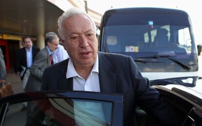 El ministro de AA EE, Jos&eacute; Manuel Garc&iacute;a-Margallo, al llegar a Cuba