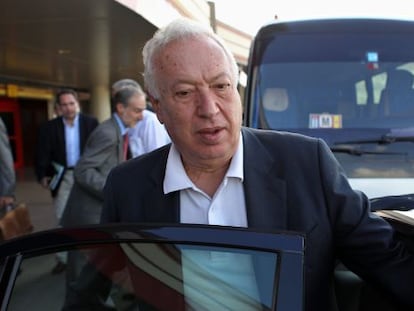 El ministro de AA EE, Jos&eacute; Manuel Garc&iacute;a-Margallo, al llegar a Cuba