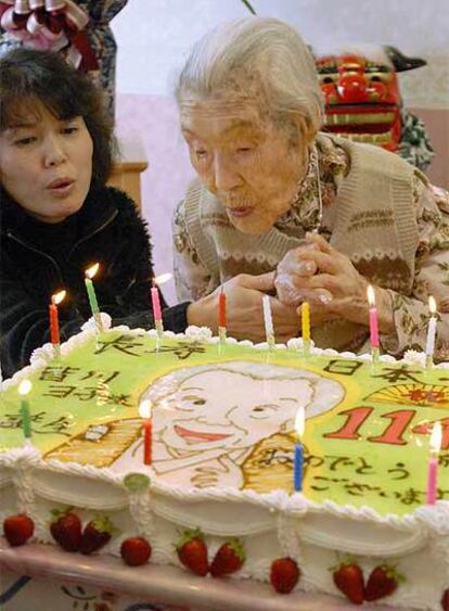 Yone Minagawa celebra su 114 cumpleaños en el asilo en el que vive