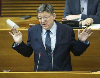 El presidente de la Generalitat, Ximo Puig, en el pleno de las Cortes. 