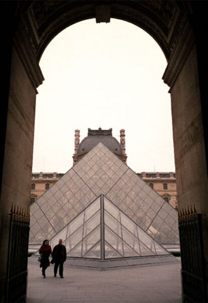 El acceso del arquitecto Ming Pei se ha quedado pequeño.