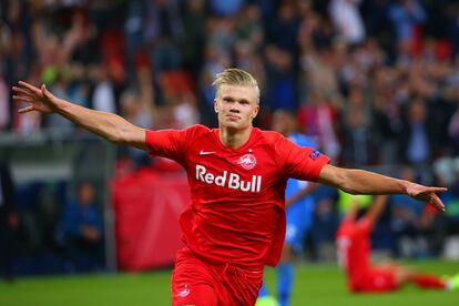 Erling Haaland celebra un gol con el Salzburgo en 2019.