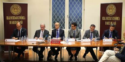 Los rectores de las universidades p&uacute;blicas valencianas, durante la rueda de prensa de este lunes.