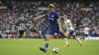 Primer y segundo gol de Marcos Alonso al Tottenham.