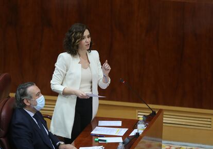 La presidenta de la Comunidad Madrid, Isabel Díaz Ayuso, interviene en la sesión de control el pasado jueves.