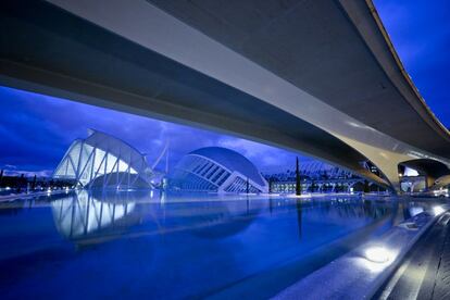 Vista del puente entre el Palau de les Arts, el Hemisferic y el Museo de Ciencias.