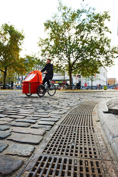 La implementación del proyecto Plan de Gestión de Lluvias Torrenciales es un sistema integrado de calles verdes y de pequeños parques que funcionan como áreas de retención de agua y estanques de agua.