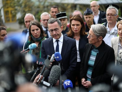 El ministro del Interior francés, Bruno Retailleau, junto a la ministra de Educación, Élisabeth Borne, el pasado 24 de abril.