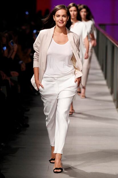 La primera parte del desfile fue para presentar parte de la línea Violeta by Mango.