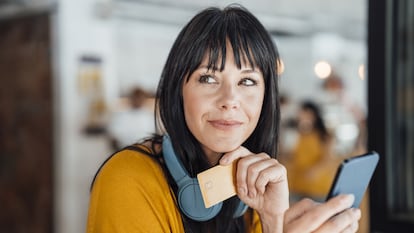 Artículo de EL PAÍS Escaparate que destaca productos de tecnología, moda y belleza top ventas en septiembre en Amazon.