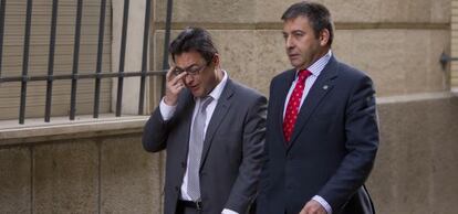Los fiscales del caso ERE, Manuel Fernández y Juan Enrique Egocheaga, en 2013 en los juzgados.