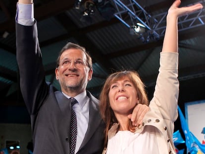 Mariano Rajoy y Alicia Sánchez Camacho, durante el mitin central de campaña del PP celebrado en L'Hospitalet de Llobregat (Barcelona).