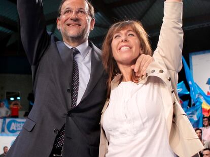 Mariano Rajoy y Alicia Sánchez Camacho, durante el mitin central de campaña del PP celebrado en L'Hospitalet de Llobregat (Barcelona).