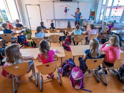 Primer día de colegio de los alumnos de tercero de primaria en Lankow, en el norte de Alemania.