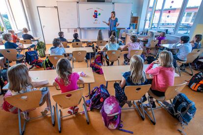 Primer día de colegio de los alumnos de tercero de primaria en Lankow, en el norte de Alemania.