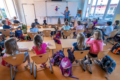 Primer día de colegio de los alumnos de tercero de primaria en Lankow, en el norte de Alemania.