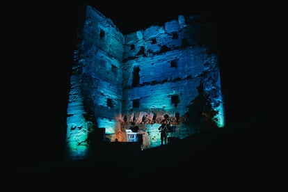 Actuación nocturna de la violista Isabel Villanueva en la pasada edición del festival Música en Segura (Jaén).