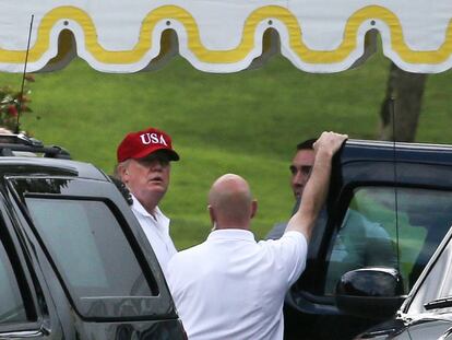 El presidente de EE UU, Donald Trump, este domingo en su mansi&oacute;n de Mar-a-Lago, en Florida.