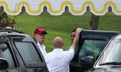 El presidente de EE UU, Donald Trump, este domingo en su mansi&oacute;n de Mar-a-Lago, en Florida.