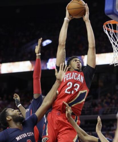 Anthony Davis, ante los Pistons.