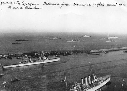 Vaixells de guerra anglesos i francesos, parats al port de Barcelona.