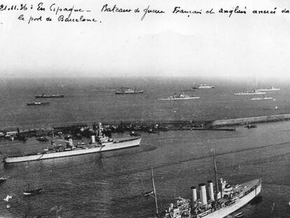 Vaixells de guerra anglesos i francesos, parats al port de Barcelona.