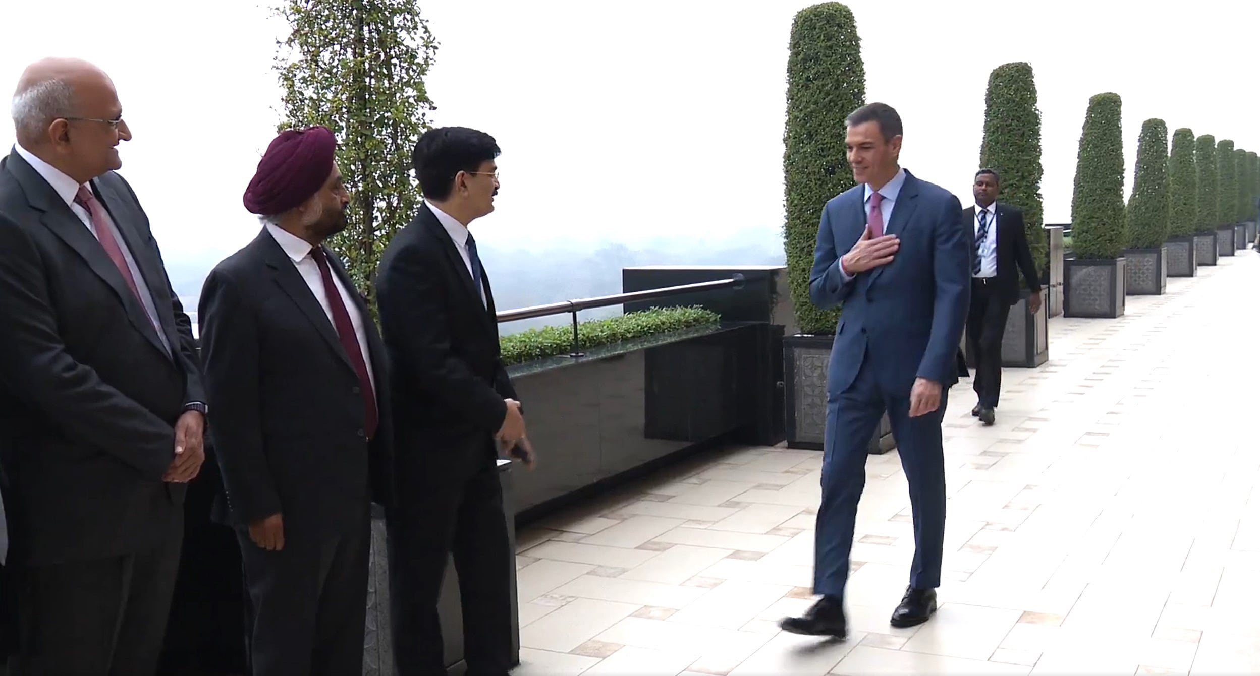 Sánchez in India: promuove AI controllata e al servizio delle persone