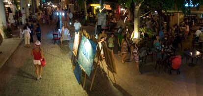 De compras por la bulliciosa Quinta Avenida de Playa del Carmen