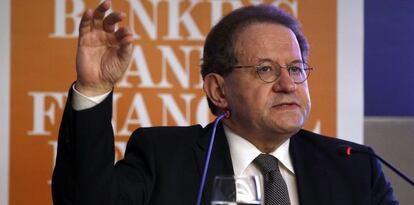 El vicepresidente del Banco Central Europeo (BCE), Vítor Constâncio, participa en una conferencia organizada por la Universidad de Navarra, esta tarde en el Auditorio Cuatrecasas en Madrid.
