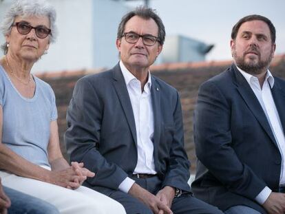 Muriel Casals, Artur Mas i Oriol Junqueras, durant la presentació de la llista sobiranista Junts pel Sí al juliol.