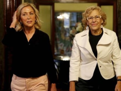 La delegada Concepción Dancausa (a la izquierda) y la alcaldesa Manuela Carmena.