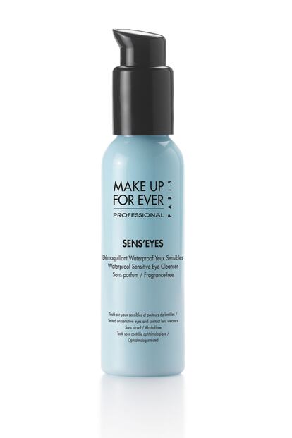 Es específico para labios y ojos sensibles, hasta para usuarias de lentillas. Este desmaquillante es de origen mineral y no contiene aceite, pero suaviza los párpados y los deja suaves y sin secarlos. Es Sens'Eyes de Make Up Forever y se vende en exclusiva en Sephora por 19,40 euros.