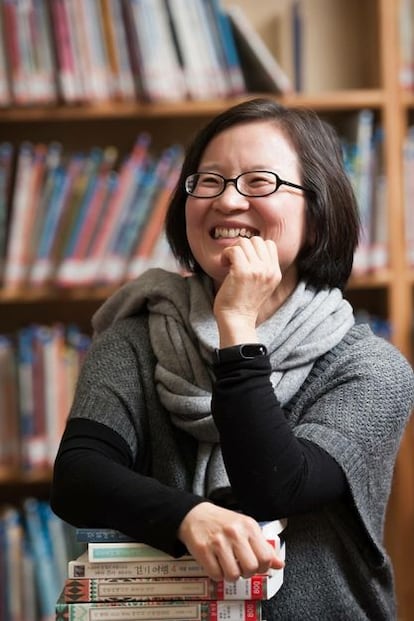 Kim Nam-hee es autora de una colección de libros de viajes. En uno de ellos narra su experiencia recorriendo el Camino de Santiago.