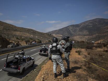 Elementos de la Guardia Nacional en una carretera cerca de Tijuana (Estado de Baja California), en septiembre de 2023.