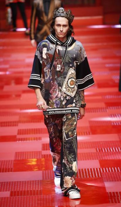 Braison Cyrus, hermano de la cantante Miley Cyrus, en el desfile de Dolce&Gabbana en Milán de su colección de hombre primavera-verano 2018.