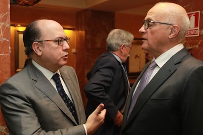 José María Roldán, presidente de la AEB y Josep Oliu, presidente del Banco Sabadell