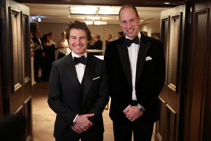 El Príncipe Guillermo con el actor Tom Cruise en la cena de gala benéfica de la London Air Ambulance, el 7 de febrero de 2024 en Londres.