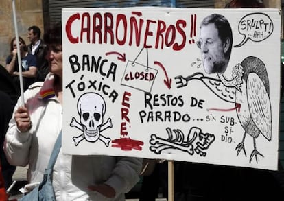 Una manifestante en el acto celebrado en Pamplona por la fiesta del Día del Trabajo.