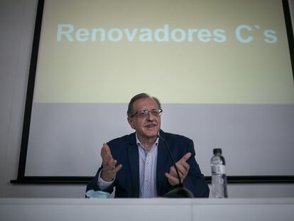 Antonio Espinosa, del sector crítico Renovadores C's, en la rueda de prensa de este miércoles en Barcelona.