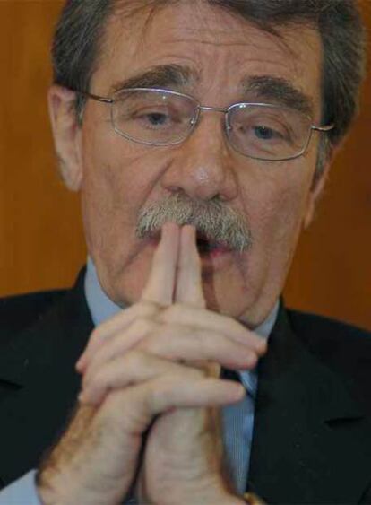 Teodoro Petkoff, en un encuentro con la prensa en abril de 2006.