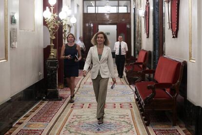 La presidenta del Congreso, Meritxell Batet, en un pasillo de la Cámara baja.